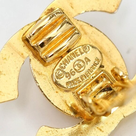 CHANEL CC logos Turnlock Clip-On Earrings Gold Tone 96A Auth w/Box #00109-4 - Picture 5 of 6